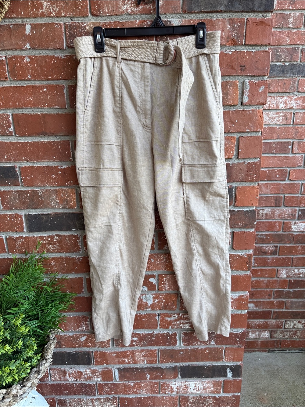 White House Black Market Beige Linen/Poly Blend Cargo Pants